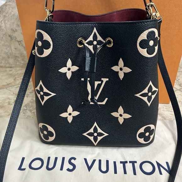 Louis Vuitton Handbags - Louis Vuitton Black Bucket Shoulder Bag with Ivory Monogram